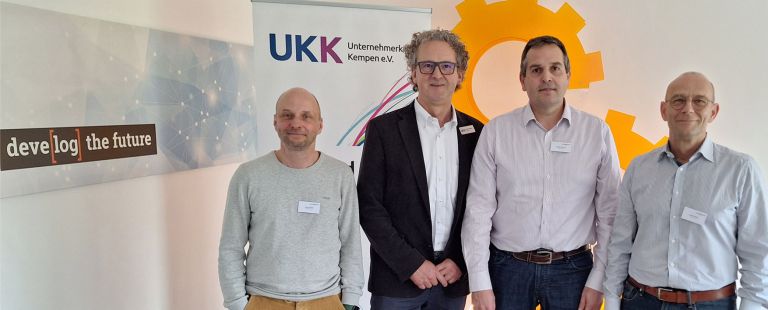 Jens Kokon, Peter Nieskens, Oliver Tietze, Sven Vogel – UKK-Mitglieder zu Gast bei develogment Jens Kokon, Peter Nieskens, Oliver Tietze, Sven Vogel - UKK-Mitglieder zu Gast bei develogment